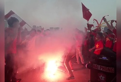 AFF Cup 2018: CĐV Hải Phòng đốt pháo sáng trước đại chiến ĐT Việt Nam - ĐT Philippines