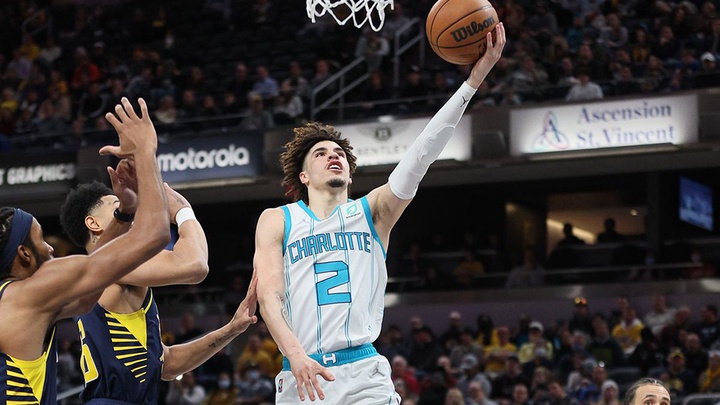 LaMelo Ball Kelly Oubre giúp Charlotte Hornets phá một loạt kỷ lục