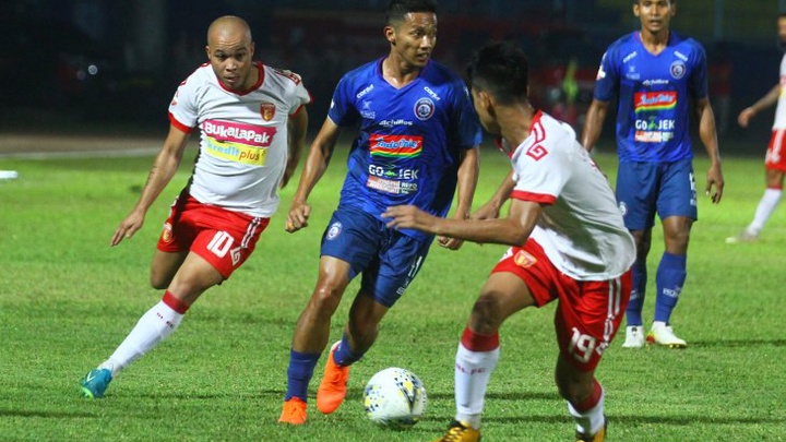 Nh N Nh Perseru Badak Lampung Vs Arema Malang H V Ng