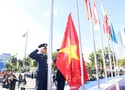Quốc kỳ Việt Nam bay cao tiếp lửa cho các VĐV tranh tài SEA Games 33