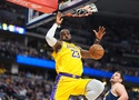 LeBron James chấn thương ngay thời điểm nhạy cảm, Los Angeles Lakers có nên lo lắng trước NBA Playoffs?