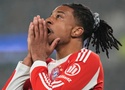 Olise của Bayern có thể bị treo giò ở tứ kết Champions League do "tẩy thẻ"