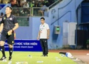 Hai HLV bị cấm làm nhiệm vụ ở  tứ kết Cúp QG vì thẻ đỏ