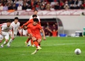 U23 Trung Quốc lại thoát thua phút cuối, kịch tính cuộc đua ngôi đầu