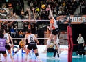 VakıfBank thắng áp đảo Eczacıbaşı, chiếm lợi thế bán kết