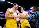 "Đội bóng bị nguyền rủa": CĐV Lakers tuyệt vọng khi mất cả Doncic lẫn Reaves chỉ trong 2 ngày