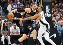 Trận cầu siêu kinh điển Nuggets - Spurs đánh thức ngọn lửa nhiệt huyết của người hâm mộ NBA