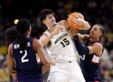 Giải mã chiến thắng 69-63 của Michigan trước UConn tại chung kết bóng rổ sinh viên Mỹ 2026