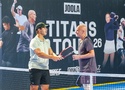 Andre Agassi và Ben Johns lập kỷ lục Guiness về trận pickleball cao nhất thế giới