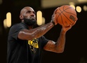 Bất chấp tin đồn bủa vây, LeBron James và Lakers hướng tới một cái kết trọn vẹn
