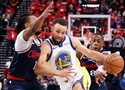 Bùng nổ ghi 35 điểm, Stephen Curry đưa Warriors tiến thêm một bước tới vòng NBA Playoffs