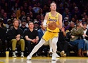 Rực sáng với 27 điểm, Luke Kennard sánh ngang kỷ lục của các huyền thoại Lakers