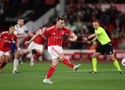 VAR lại gây tranh cãi giúp Nottingham giành chiến thắng ở bán kết Europa League