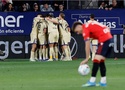 Barcelona đứng trước ngưỡng cửa vinh quang sau khi ghi 2 bàn trong 5 phút cuối