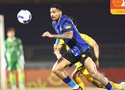 HAGL thắng kịch tính trên sân SLNA, mở toang cửa trụ hạng V.League