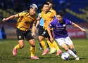 Thanh Hóa quật ngã Hà Nội dù chơi thiếu người, rộng cửa trụ hạng V.League