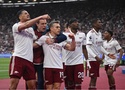Arsenal chạm tay vào chức vô địch sau khi bài phối hợp "bật nhả xuyên phá" khuất phục West Ham