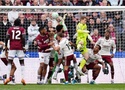 Arsenal chưa phải chịu quả phạt đền nào ở mùa giải này và được hưởng lợi từ 3 sai lầm lớn