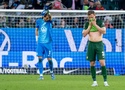 Cuộc chiến trụ hạng đầy kịch tính tại Bundesliga: 3 đội cùng có 26 điểm
