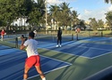 Pickleball đối mặt áp lực cộng đồng khi mở rộng ra các không gian ven biển
