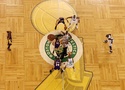 Chiếc cúp huyền thoại tái xuất tô điểm thêm cho series chung kết NBA