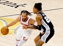 Jalen Brunson rực sáng giúp New York Knicks ngược dòng hạ Spurs tại Game 1 NBA Finals 2026