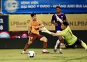 Cuộc chiến trụ hạng V.League: Khi số phận trong tay những "kẻ bên lề"