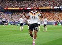 Nmecha gia nhập danh sách ghi bàn cùng các danh thủ Seeler, Podolski, Matthaus của Đức
