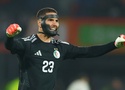 Khi con trai của Zidane đeo mặt nạ, xỏ găng ngăn chặn Messi ghi bàn...