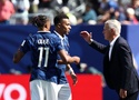 Pháp đại thắng 3-0, HLV Deschamps vẫn chưa hài lòng dù chạm cột mốc lịch sử tại World Cup