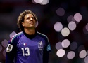 Thủ môn Ochoa và nụ hôn từ biệt sân Azteca: Cái kết của "mối tình World Cup"