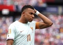 Mbappe đóng vai "vua kiến tạo" nhưng bỏ lỡ cơ hội bắt kịp Messi