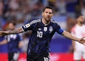 Messi vào sân từ ghế dự bị và lập kỷ lục ghi bàn liên tiếp ở World Cup