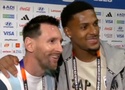 Mệt mỏi sau chiến thắng nhọc nhằn, Messi vẫn thân thiện đáp ứng "nguyện vọng" của đối thủ