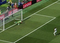 VIDEO: Cú đá phạt đền của Mbappe bị Bounou cản phá trong trận Pháp - Ma-rốc