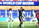 Gây tranh cãi với Mbappe, trọng tài Argentina vẫn được báo Pháp khen ngợi