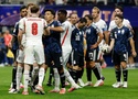 Argentina và Anh tạo màn đấu trí rực lửa với hàng loạt pha va chạm