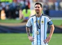 Những giọt nước mắt xúc động của Messi trước người hâm mộ Argentina