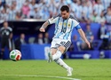 Sự đối lập thú vị khi Lionel Messi đối đầu "hệ thống Tây Ban Nha"