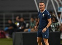 HLV John Herdman tri ân Chủ tịch LĐBĐ Indonesia sau đại thắng Campuchia