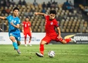 Singapore cần các tiền vệ thăng hoa để giảm bớt gánh nặng ghi bàn khi đối đầu Việt Nam