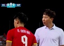 HLV Kim Sang Sik bực bội rút Đình Bắc ngay trước giờ nghỉ trận hòa Singapore