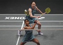 Hai chị em người Thái Lan Benyapa-Nuntakarn chấm dứt hành trình của Pearly Tan-Thinaah tại Giải cầu lông Singapore Open