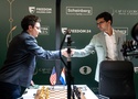 Cờ vua FIDE Candidates 2026: Anish Giri bám đuổi Sindarov và "canh bạc" rủi ro của Fabiano Caruana