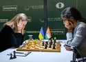 Cờ vua FIDE Women's Candidates 2026: Vaishali độc chiếm ngôi đầu và "canh bạc" nghiệt ngã của Zhu Jiner