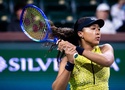 Naomi Osaka biến sân đấu quần vợt Indian Wells thành sàn diễn thời trang mang thông điệp mạnh mẽ