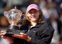 Mirra Andreeva lên ngôi vô địch Roland Garros đầu tiên sau trận chung kết một chiều