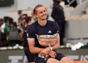 Thắng trận chung kết 5 ván nghẹt thở, Alexander Zverev vô địch Roland Garros 2026