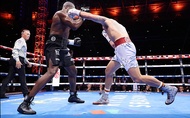 Nhà vô địch tuyệt đối boxing hạng nặng thế giới Oleksandr Usyk nhận giải "Cú đấm knock-out của năm"