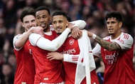 Arsenal chứng tỏ vị thế "vua phạt góc" để hạ gục Chelsea ở phút bù giờ